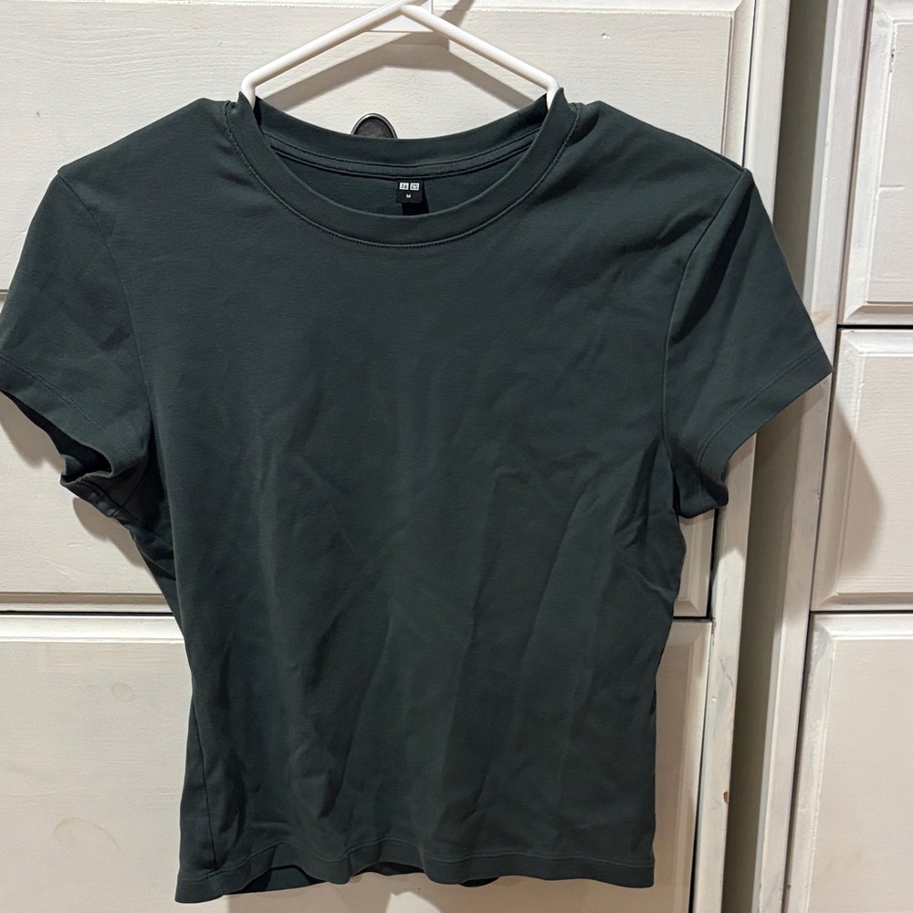 Uniqlo Women's Dark Green Short Sleeve Tee